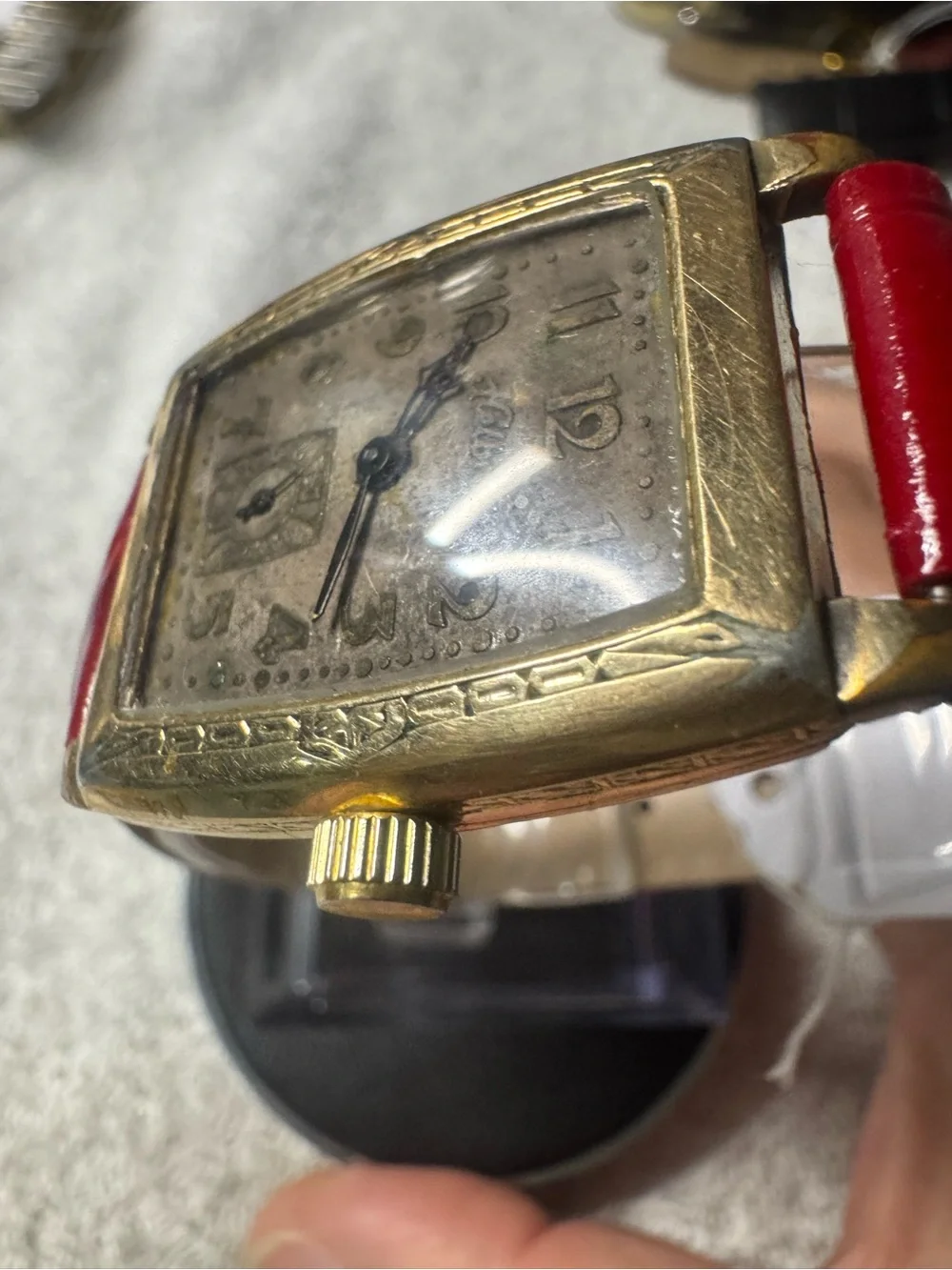 Hillrose Vintage-Style Gold Toned Men’s Watch with Red Leather Strap